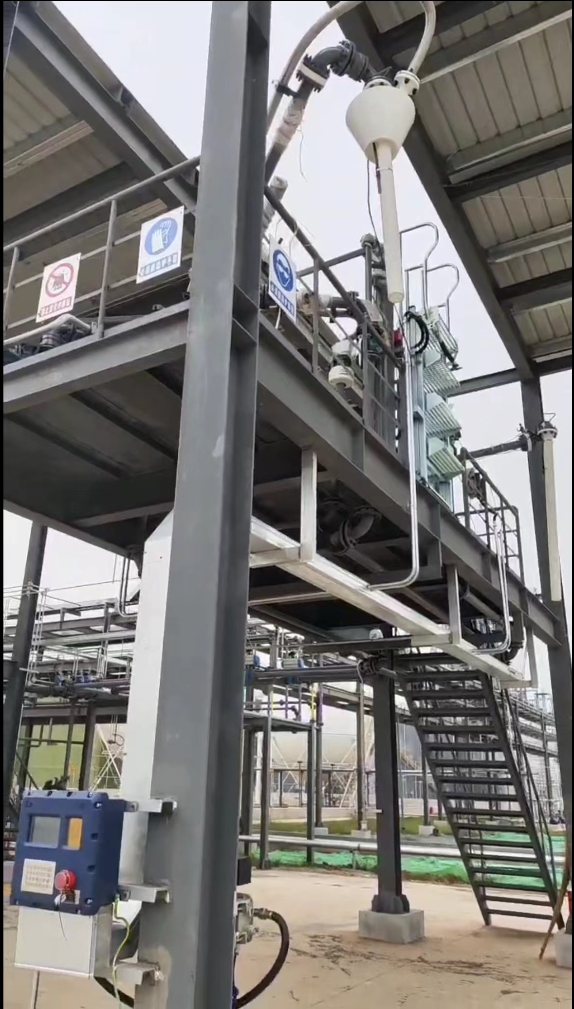 發煙硫酸、硝酸、液堿、氯化銨、鹽酸、定量